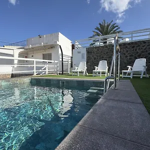 la-vizcainita-2-bedroom-villa-with-patio-and-bbq.tenerifehoteles.net/